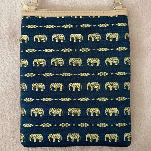 Dark green with golden elephant patterned crossbody bag - Picture 3 of 3